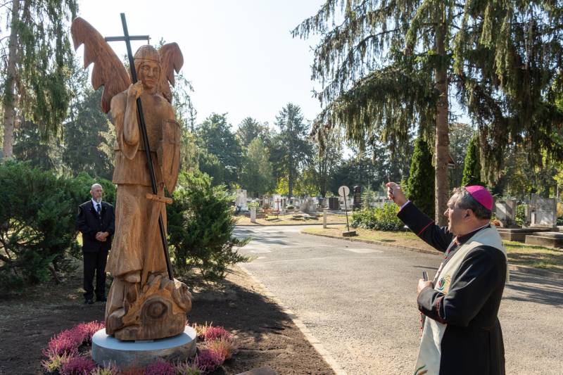 Szent Mihaly szobor_25.jpg